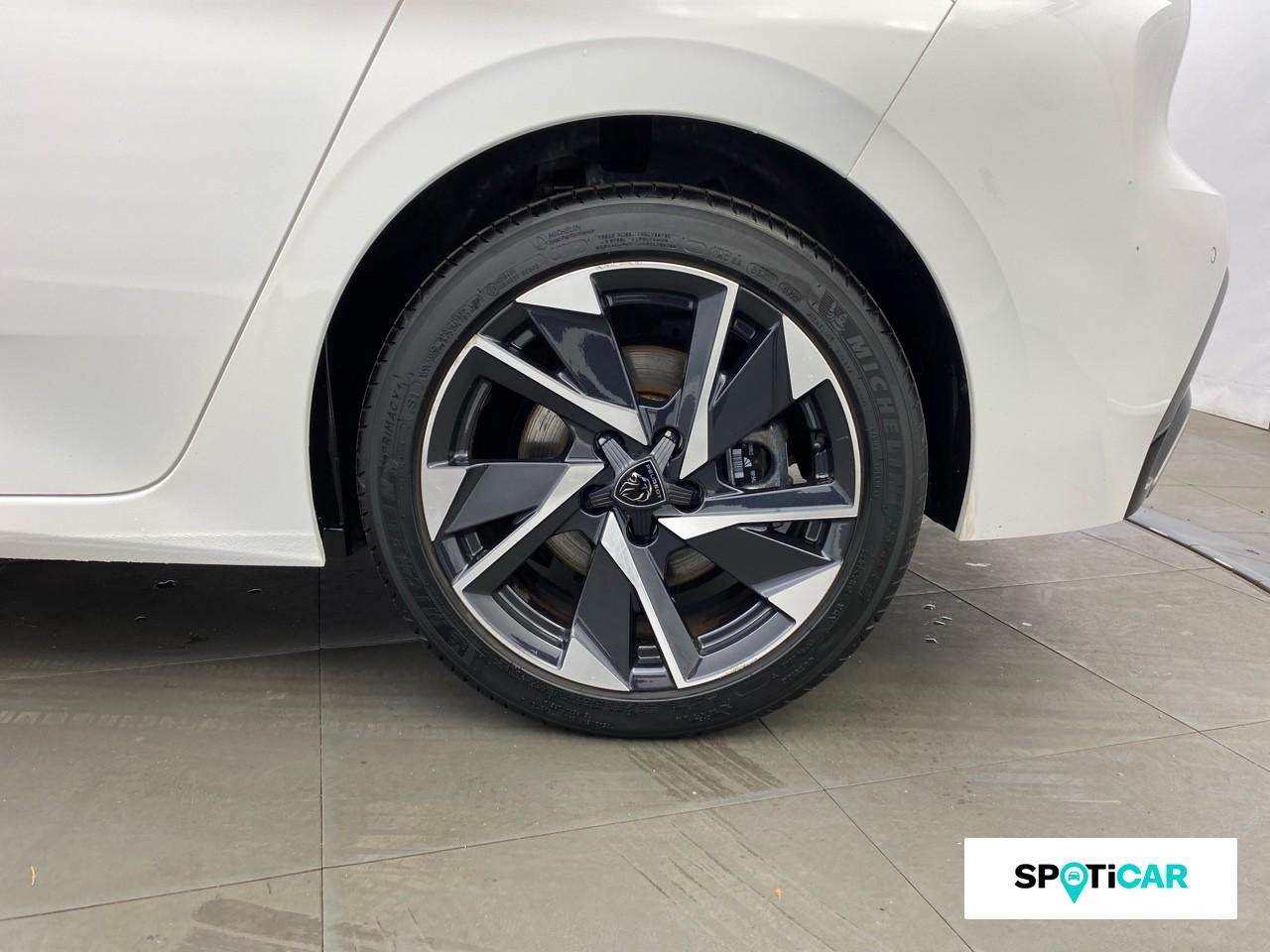 Peugeot 308 phev 180ch allure pack e-eat8 — photo 11