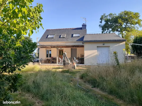 Maison individuelle rénovée - 3 chambres - Terrain de 3 000 m² - Sans vis-à-vis - Centre Bretagne