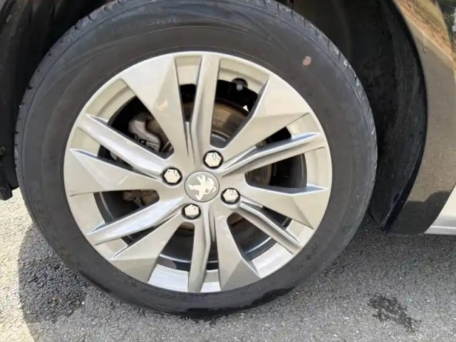 Peugeot 208 electrique 50 kwh 136 — photo 25