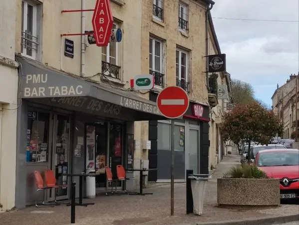 Rare - immeuble de rapport - murs tabac-bar -pmu+ 4 appartements