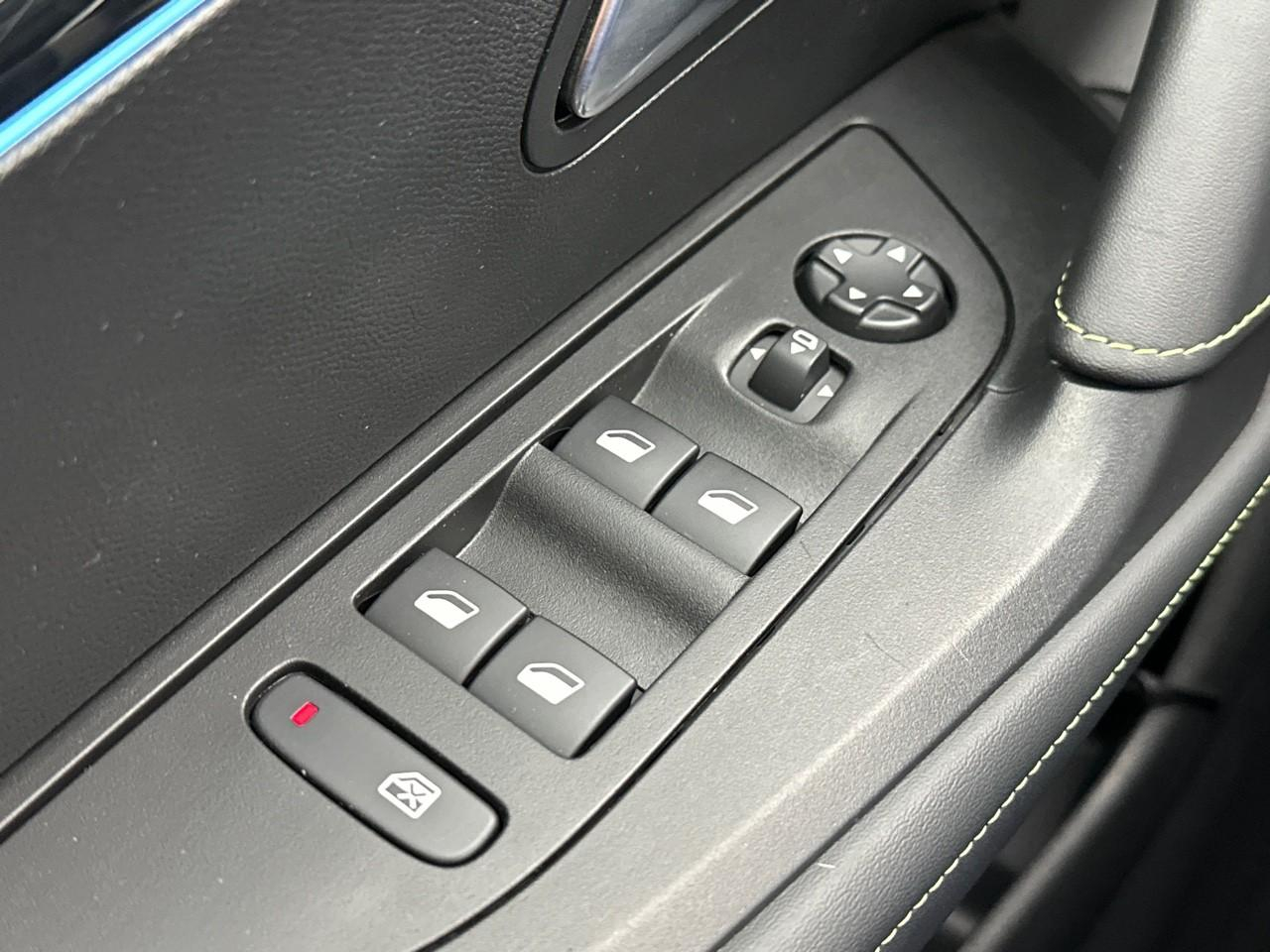 Peugeot 2008 puretech 130 s&s eat8 gt — photo 16