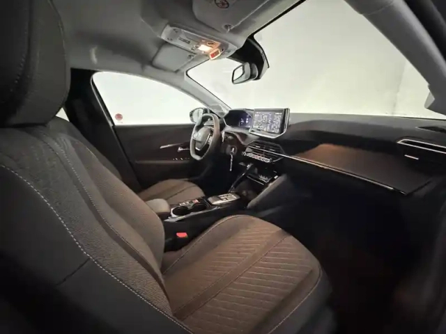 Peugeot 208 hybrid 100 e-dcs6 — photo 13