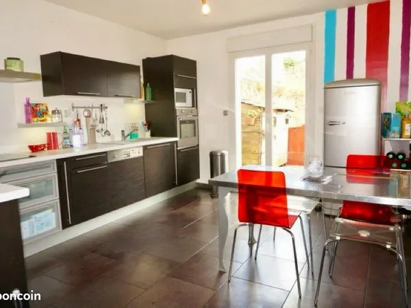 Appartement Landivisiau - centre ville - T4 100 m² avec terrasse de 40 m² et balcon sud