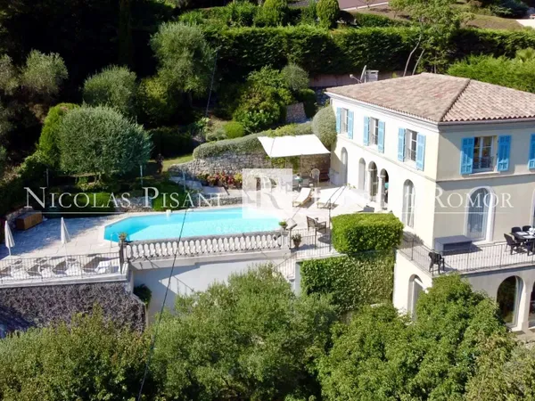 Villa 5 pièces 250 m²