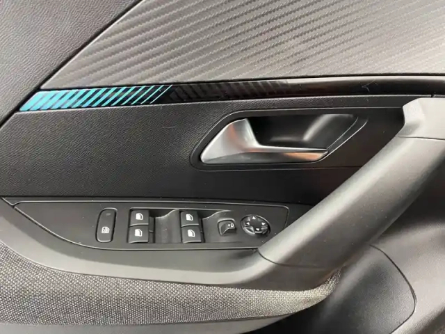 Peugeot 2008 puretech 130 s&amp;s eat8 — photo 32