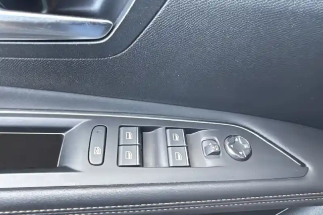 Peugeot 3008 hybrid 225 e-eat8 — photo 28