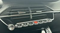 Peugeot 208 1.2 PureTech 100ch S&S Allure EAT8 — photo 15