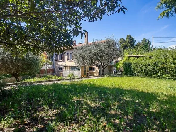 Maison T5 111,6 avec garage et annexes sur un terrain de 585