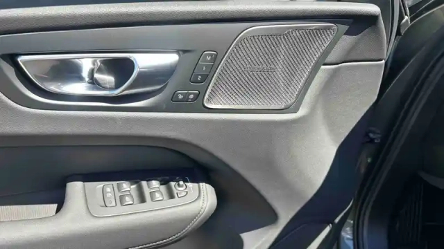 Volvo Xc60 t6 awd — photo 13