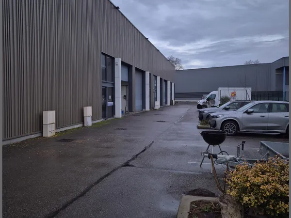 LOCAL D'ACTIVITE POUR ARTISAN ET PME ou STOCKAGE DIVERS