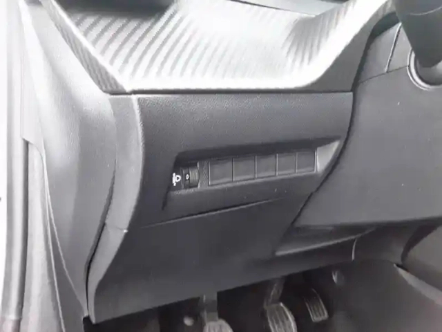 Peugeot 208 puretech 75 s&amp;s bvm5 — photo 19