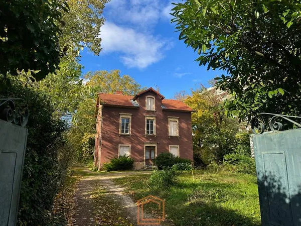 Maison 10 pièces 297 m²