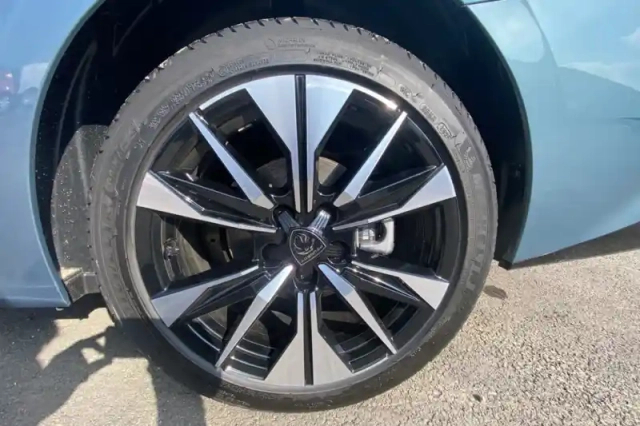 Peugeot 308 sw hybrid 145 e-dcs6 — photo 31