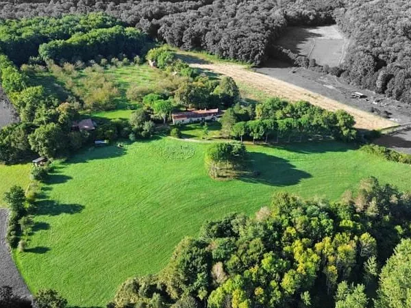 Propriété avec 3 gîtes et 12 hectares