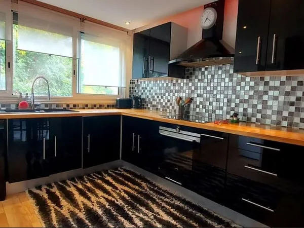 T4 rénové 78m² - 3 ch - balcon - parking - Ancely - Opportunité sous 200K