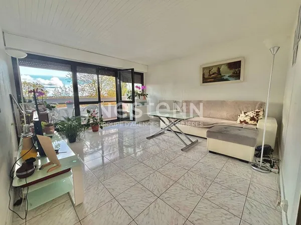 Appartement 2 pièces 52 m² Les Ulis limite Orsay - Ascenseur, cave, proche commerces et transports