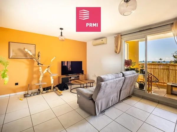 Sainte-Marie Centre-Ville : Appartement T2 avec locataire en place et varangue