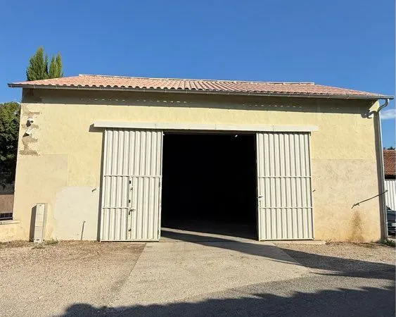 Local d’activité et entrepôt Location Orgon 1p 120m² 800€