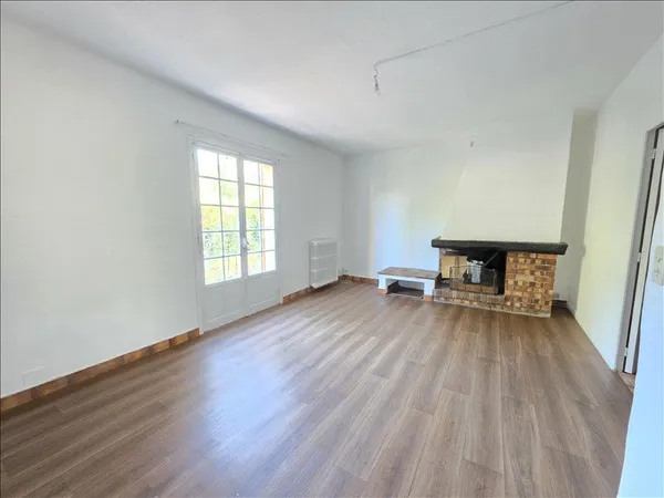 Appartement - RDC - 102,06 m2 - 4 pièces - Non meublé
