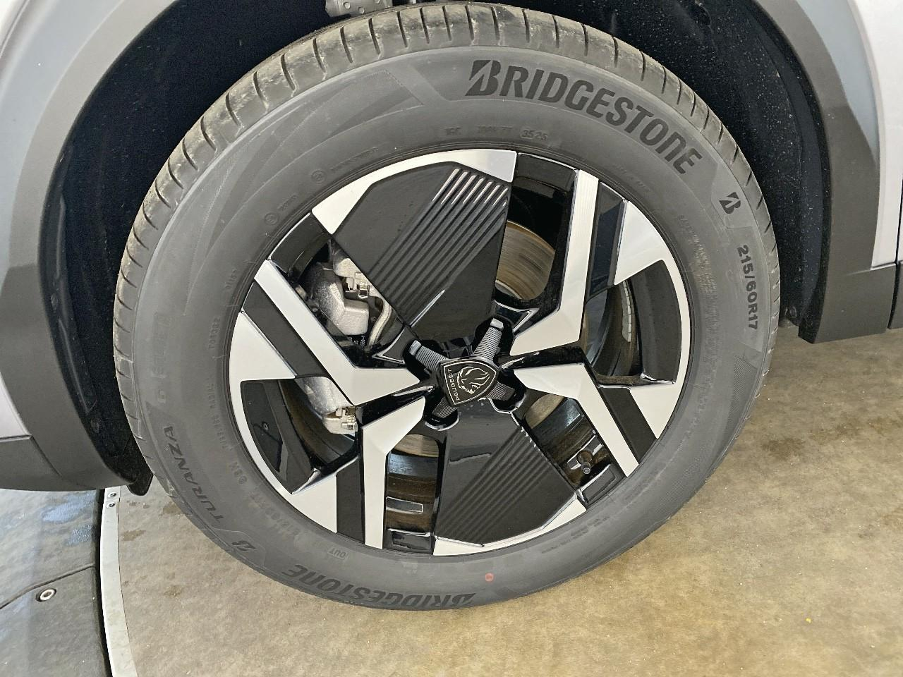 Peugeot 2008 hybrid 145 e-dcs6 gt — photo 11