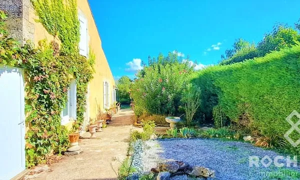 Maison ancienne de 119 m2 avec dépendance, stationnement jardin
