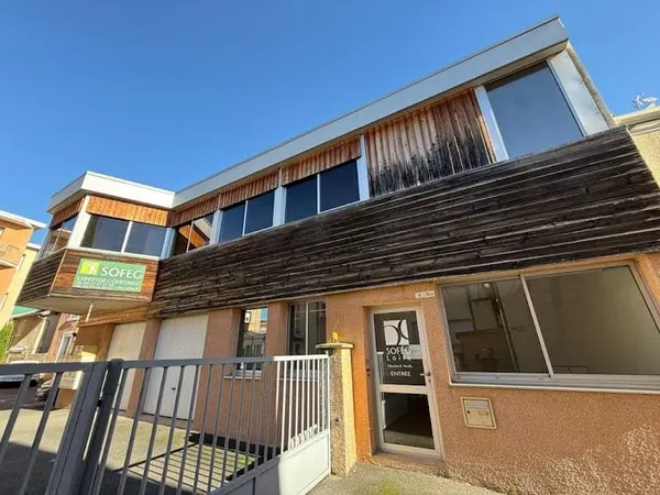 Local 4 pièces 82 m²
