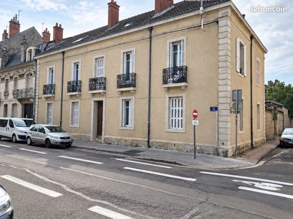 T4 d'environ 80 m² avec cour extérieure privée secteur Tivoli
