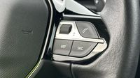 Peugeot 2008 1.2 PureTech 130ch S&S Allure Pack EAT8 — photo 17