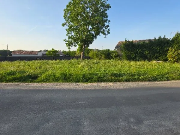 Terrain 600 m²