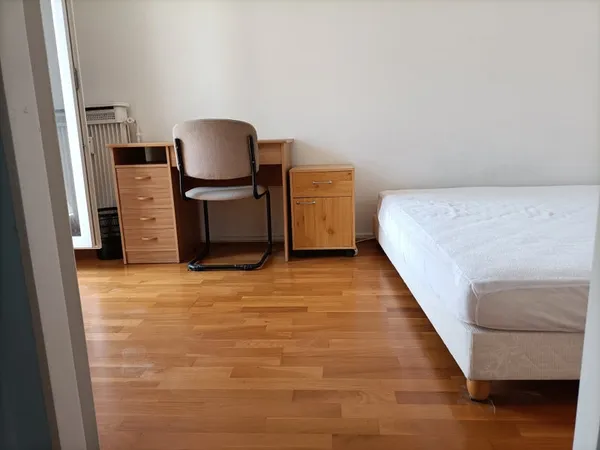 loue une chambre avec balcon en colocation