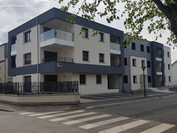 Joli T2 50m² dernier étage avec 2 balcons et 2 stationnements