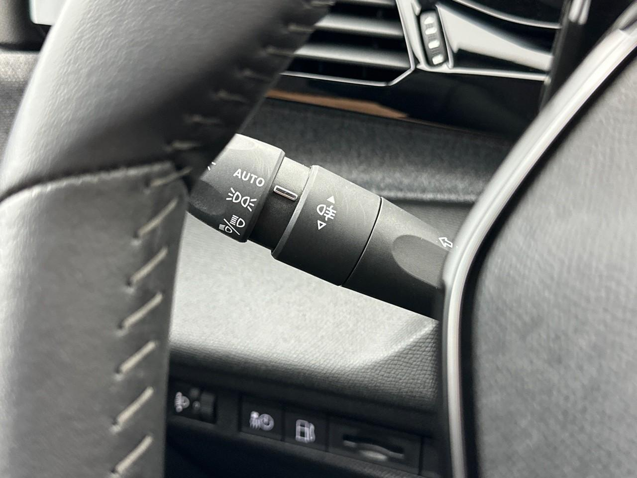 Peugeot 308 phev 180 e-eat8 allure pack — photo 17