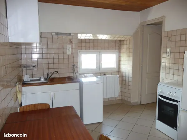 Appartement euble T 2 calme ,interphone privas