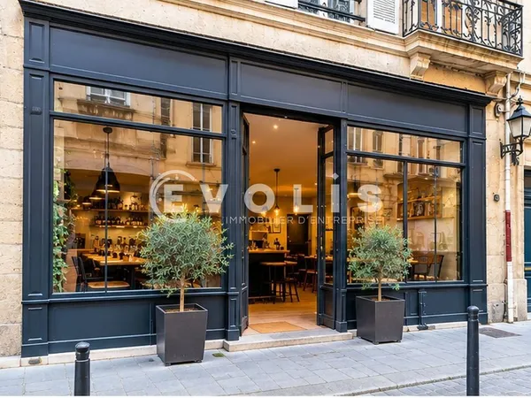 Locaux commerciaux - A LOUER - 100 m² non divisibles