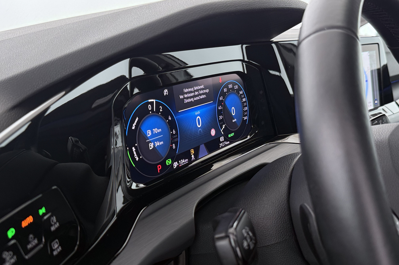 Volkswagen Golf 8 — photo 15