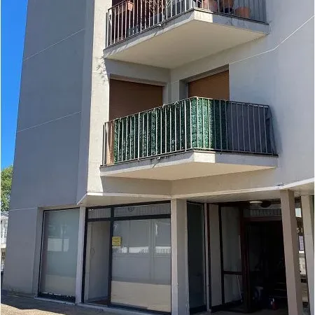 Local 73 m²