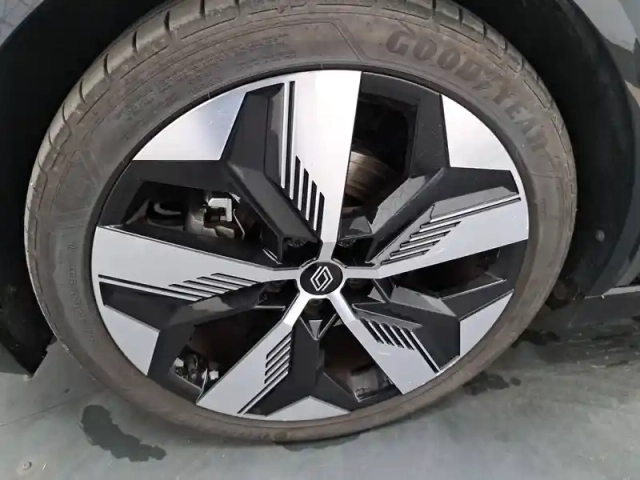 Renault Megane e-tech ev60 220 ch super charge — photo 17