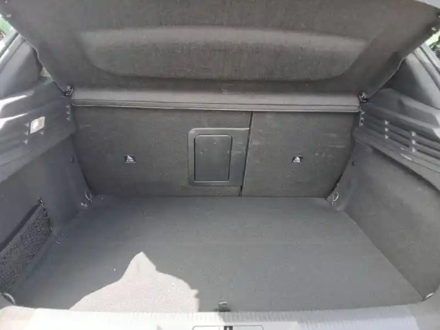 Peugeot 308 phev 180 e-eat8 — photo 6