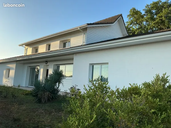 POMPIGNAC - Maison 193 m² - 6 chambres - Piscine couverte - Terrain 2 000 m² - DPE B