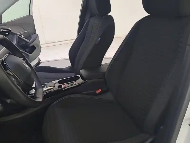 Peugeot 2008 electrique 136 ch — photo 79