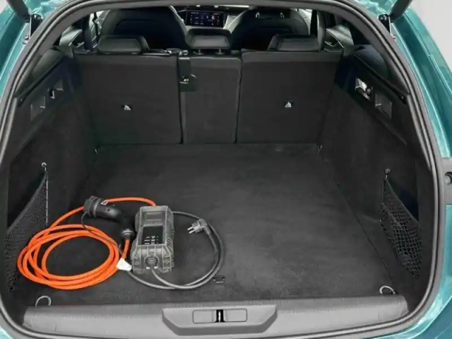 Peugeot 308 sw phev 180ch gt e-eat8 — photo 5