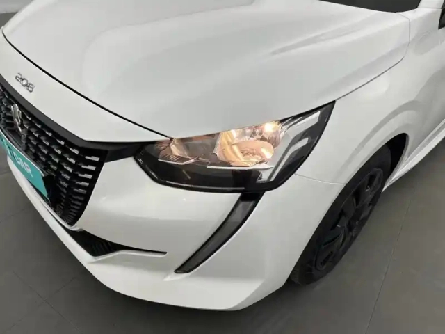 Peugeot 208 puretech 75 s&amp;s bvm5 — photo 16