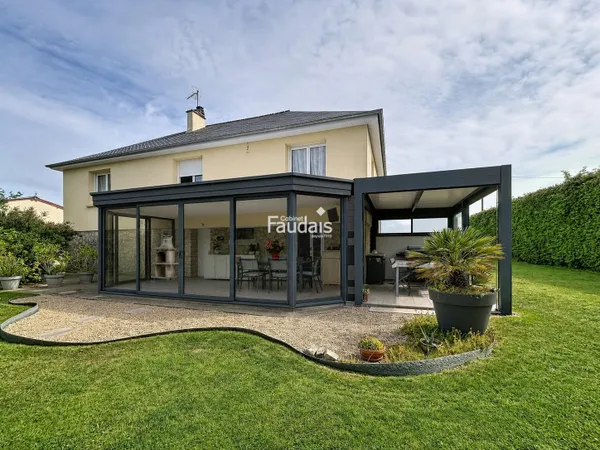 Pavillon avec hangar sur ~4500m²