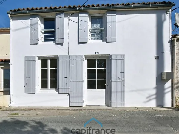 Maison à vendre 3 pièces VILLENEUVE LA COMTESSE (17)avec jardin clos de 700m² et garage