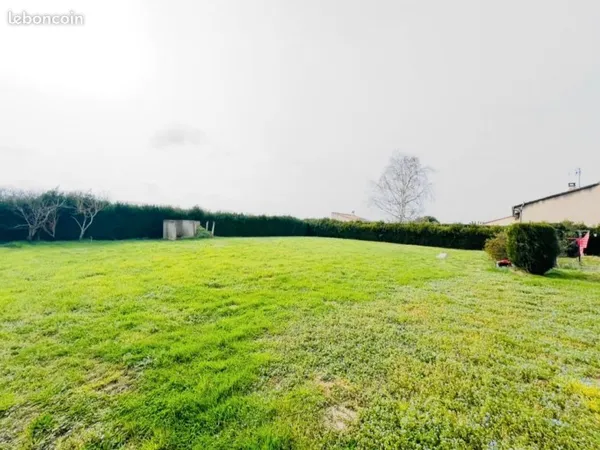 Terrain 928 m² RENNEVILLE