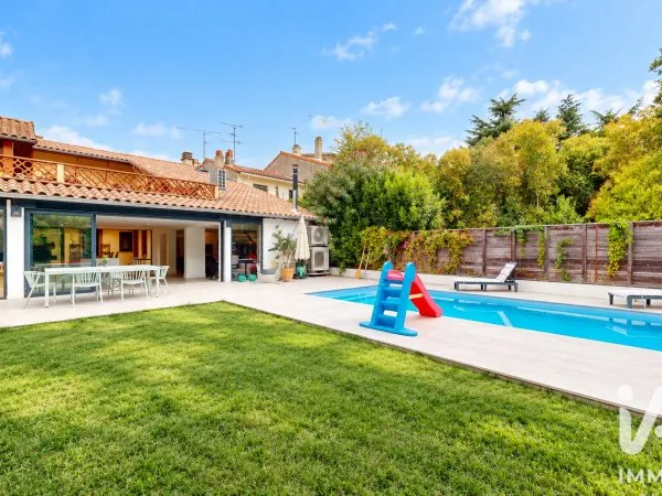 Maison 8 pièces 255 m²
