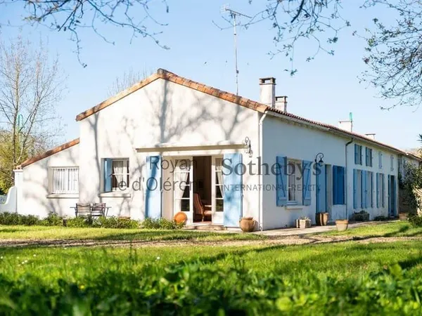 Maison 11 pièces 260 m²