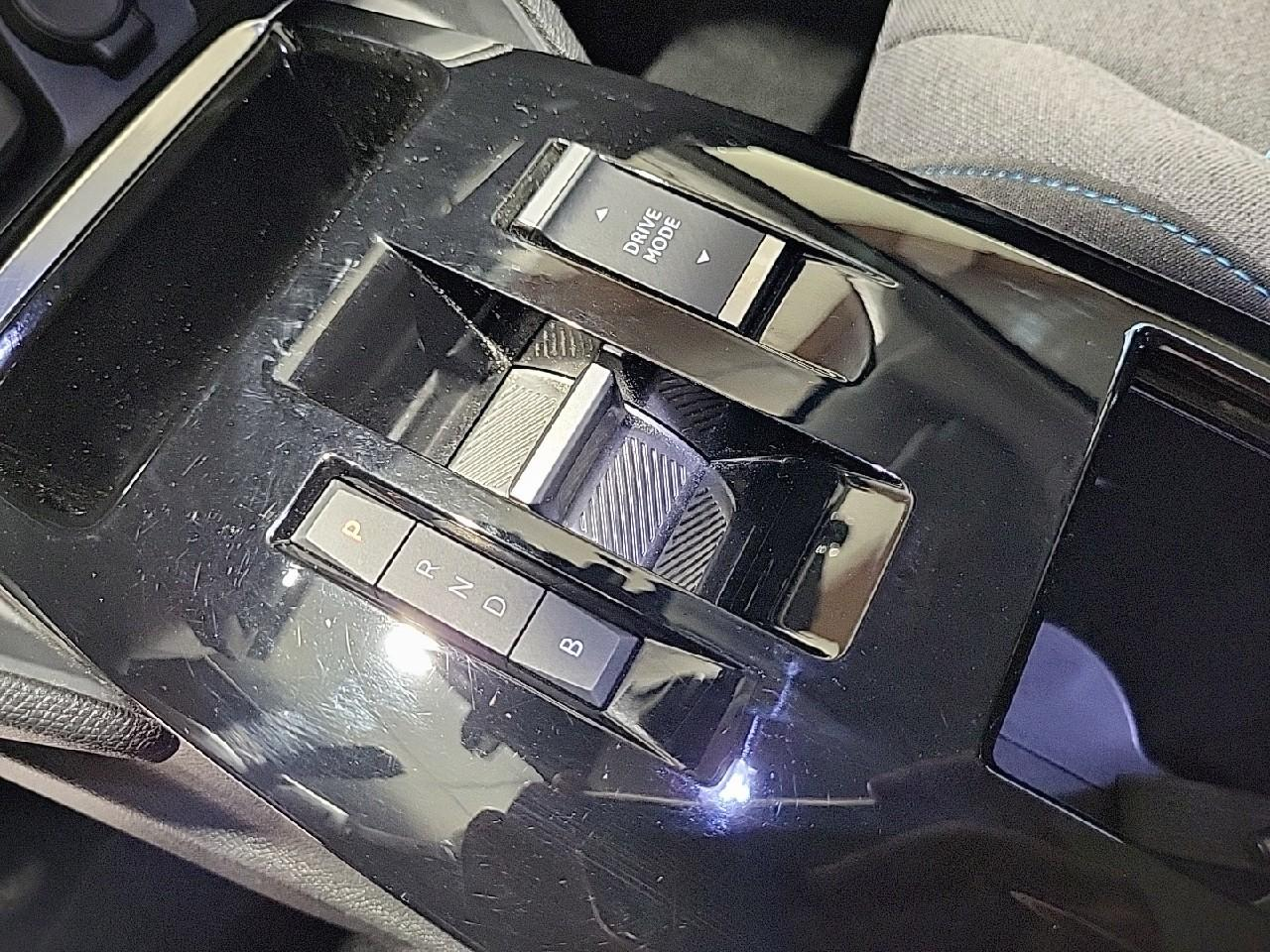 Citroën C4 X e-c4 x 136 ch automatique shine — photo 17