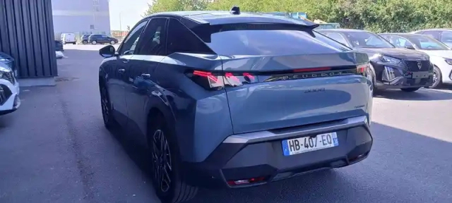 Peugeot 3008 hybrid 136 e-dcs6 — photo 3