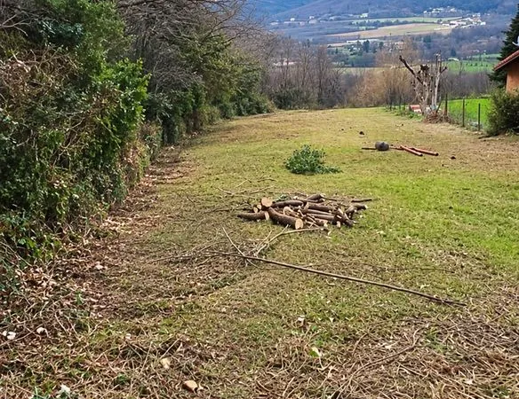 Terrain constructible de 675 m² à CHARME-SUR-RHONE